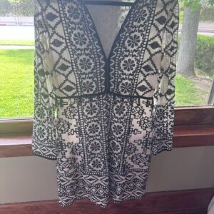 Antik Batik Black and White Long Sleeve Dress (I’m 5’3 just over knees)